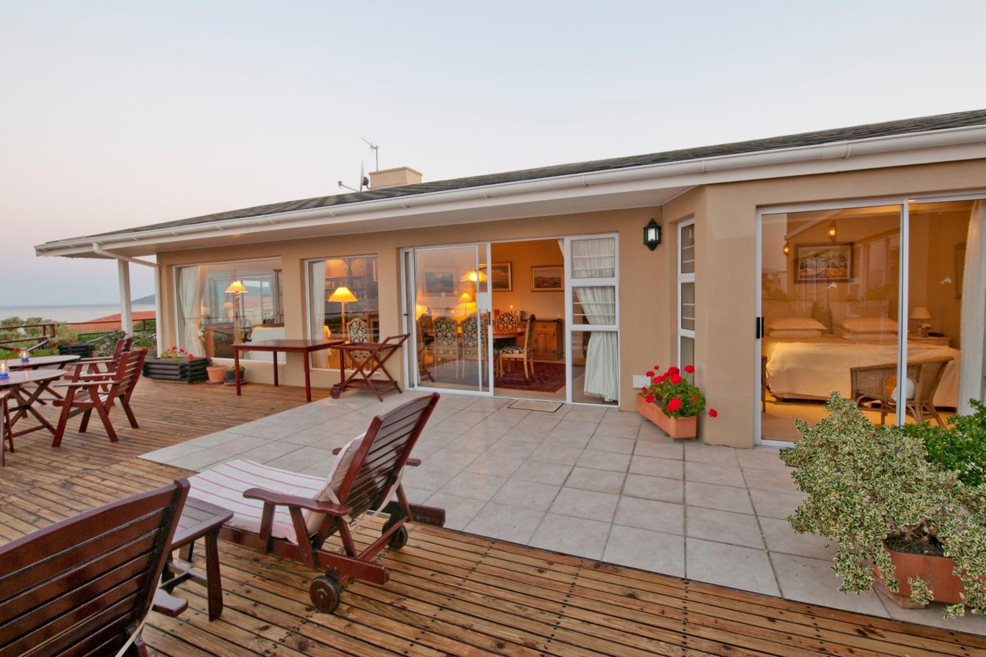 פלטנברג ביי Dolphins' Playground Beachfront B&B מראה חיצוני תמונה